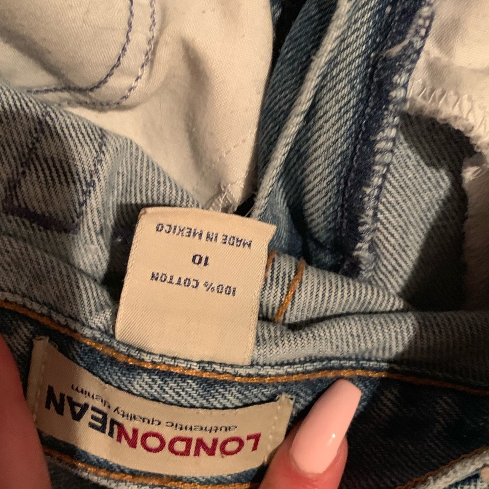 High waisted shorts! - Picture 3 of 4